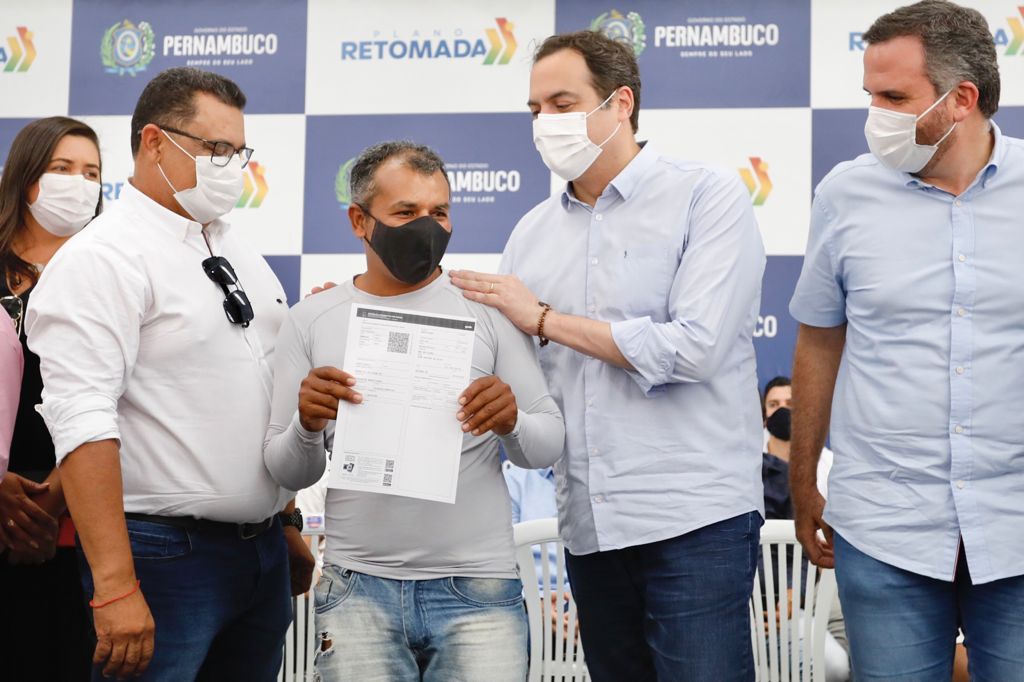 Em Altinho, no Agreste Central, Paulo Câmara autoriza requalificação da PE-149