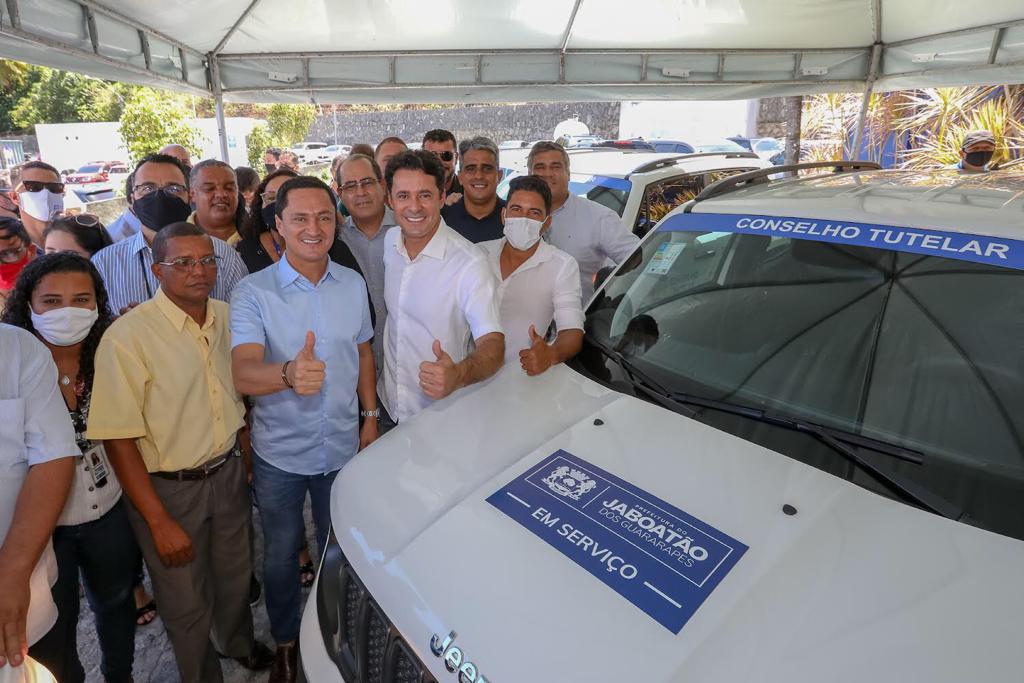 Anderson Ferreira entrega nova frota de veículos e equipamentos ao Conselho Tutelar do Jaboatão