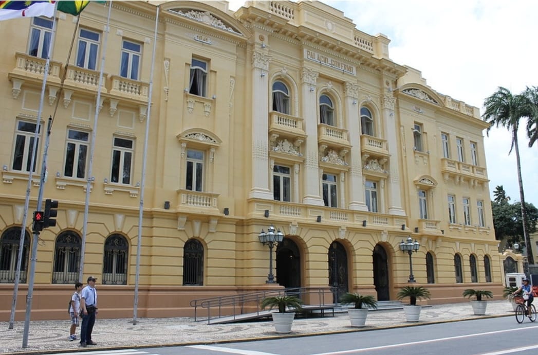 Governo de Pernambuco sinaliza reposição salarial para servidores do estado