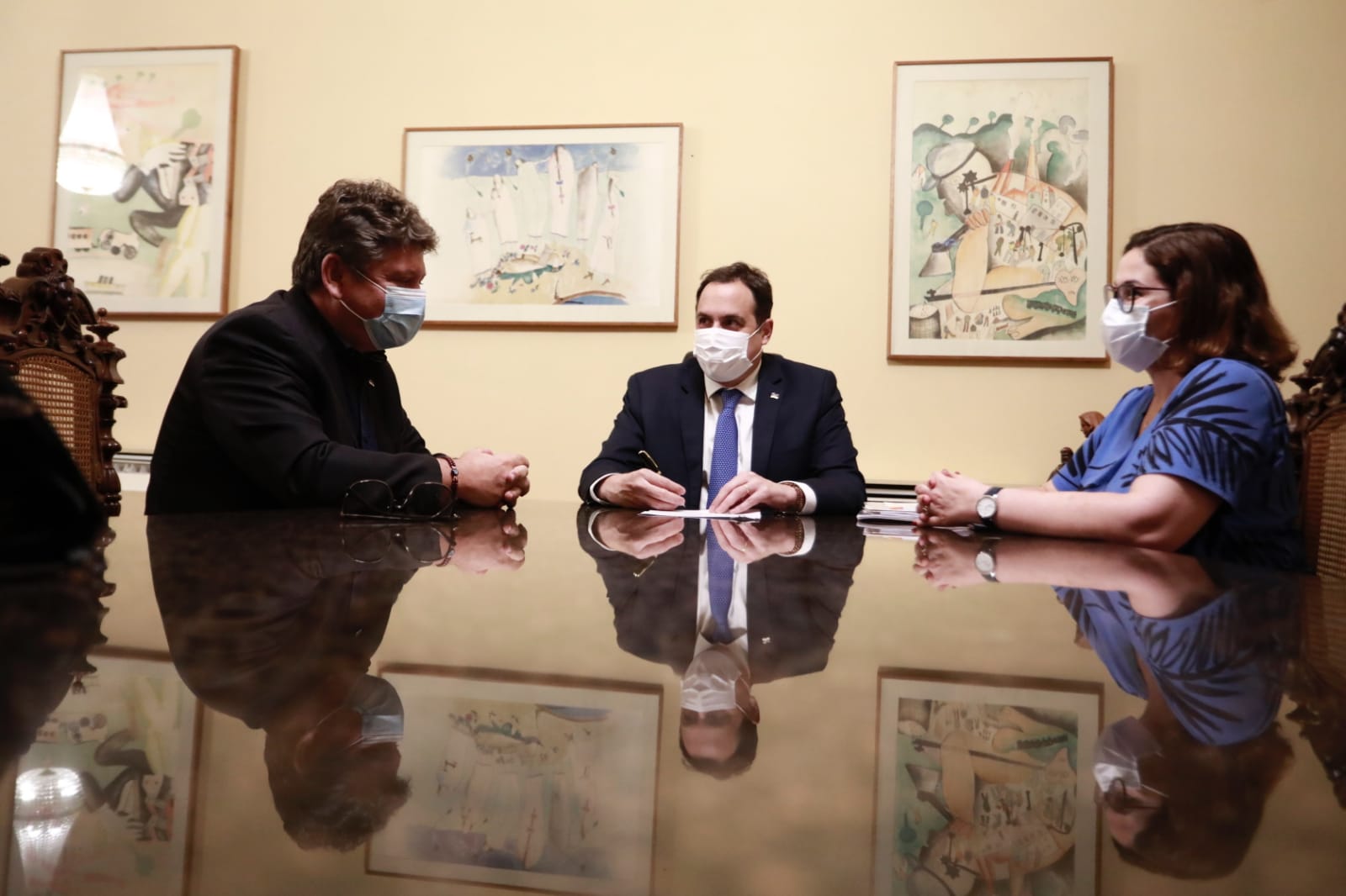 Paulo Câmara assina decreto que assegura gratuidade no transporte coletivo intermunicipal às pessoas com deficiência