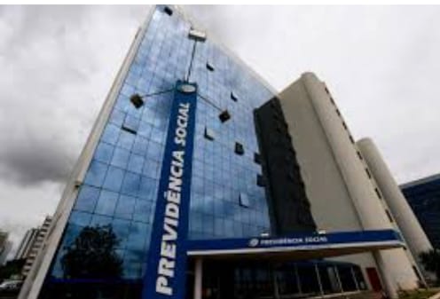 Peritos do INSS vão parar na segunda-feira