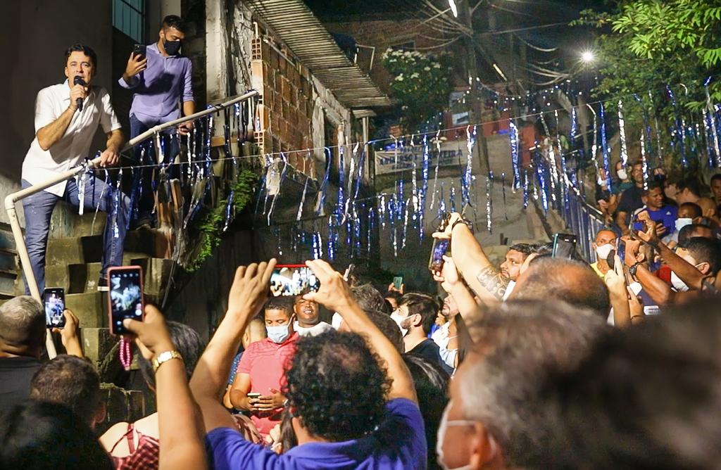 Anderson  Ferreira entrega muro de contenção em Cavaleiro