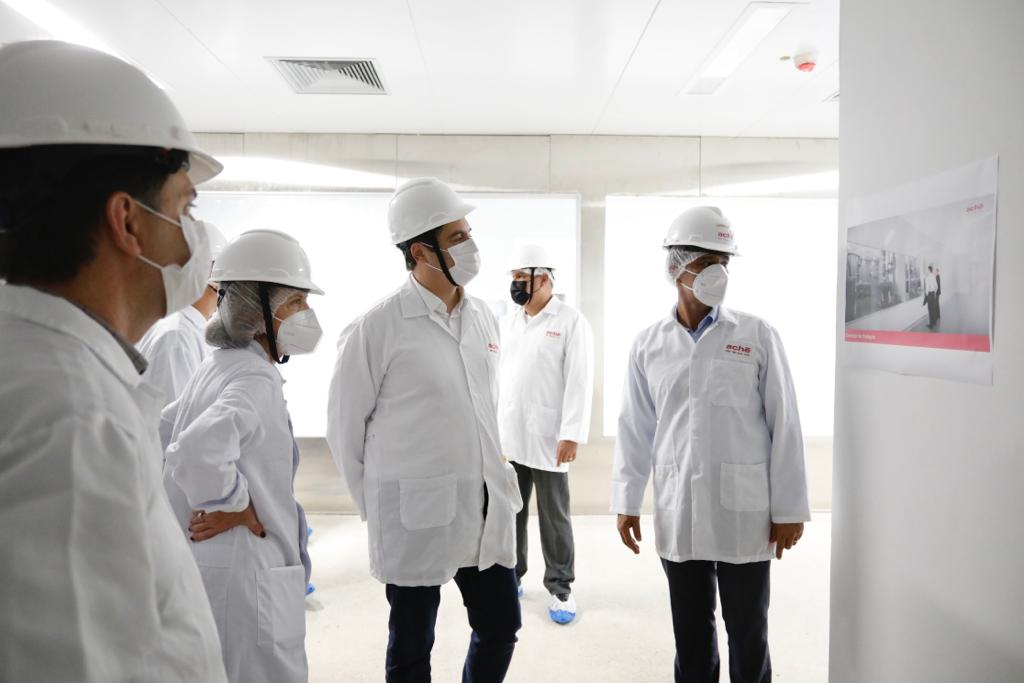 Paulo Câmara visita nova etapa da fábrica do Aché Laboratórios