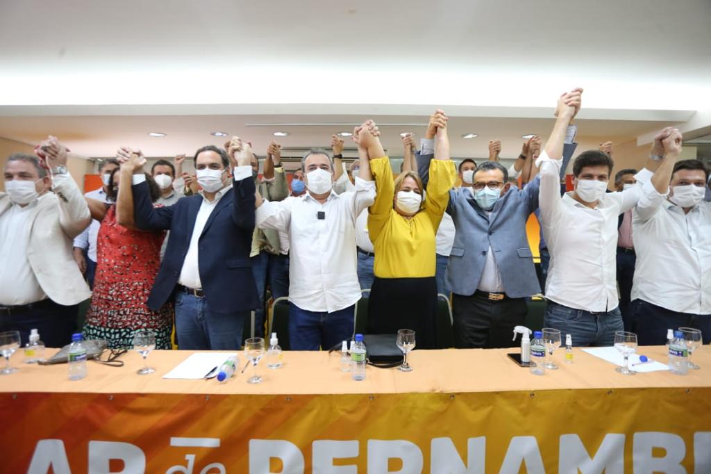 Paulo Câmara participa do lançamento da pré-candidatura de Danilo Cabral a governador