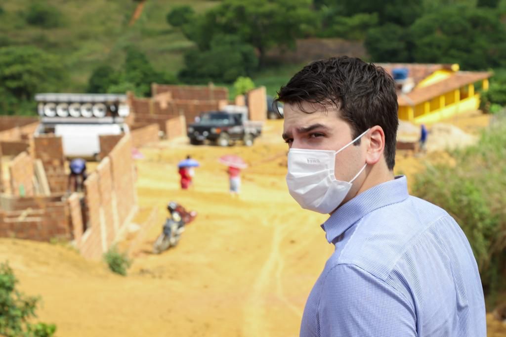 Antonio Coelho e Junior de Beto celebram doação de terreno para construção da central de abastecimento em Palmares