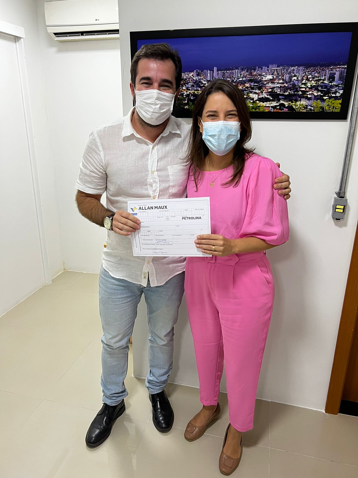 Raquel Lyra filia auditor fiscal e professor de Petrolina Allan Maux