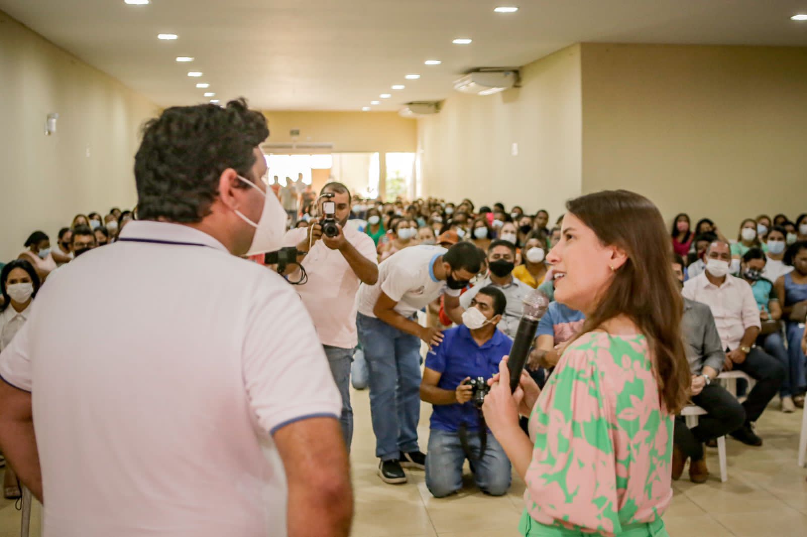 Raquel Lyra faz palestra para mulheres em Vicência