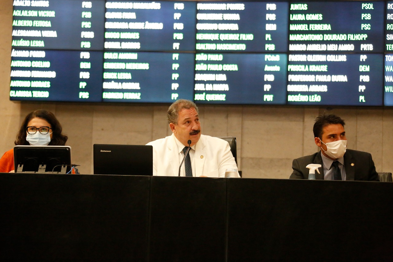 Alepe aprova reajuste para servidores da saúde, educação e segurança pública