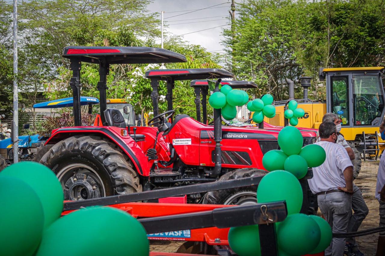 Prefeitura de Caruaru realiza entrega de sementes e equipamentos para fortalecimento da Agricultura Familiar