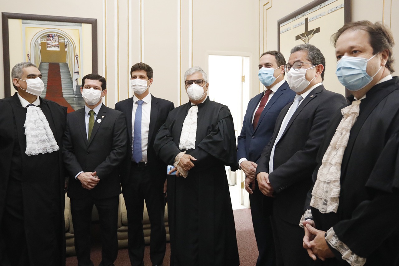 Governador prestigia cerimônia do 200º aniversário do TJPE