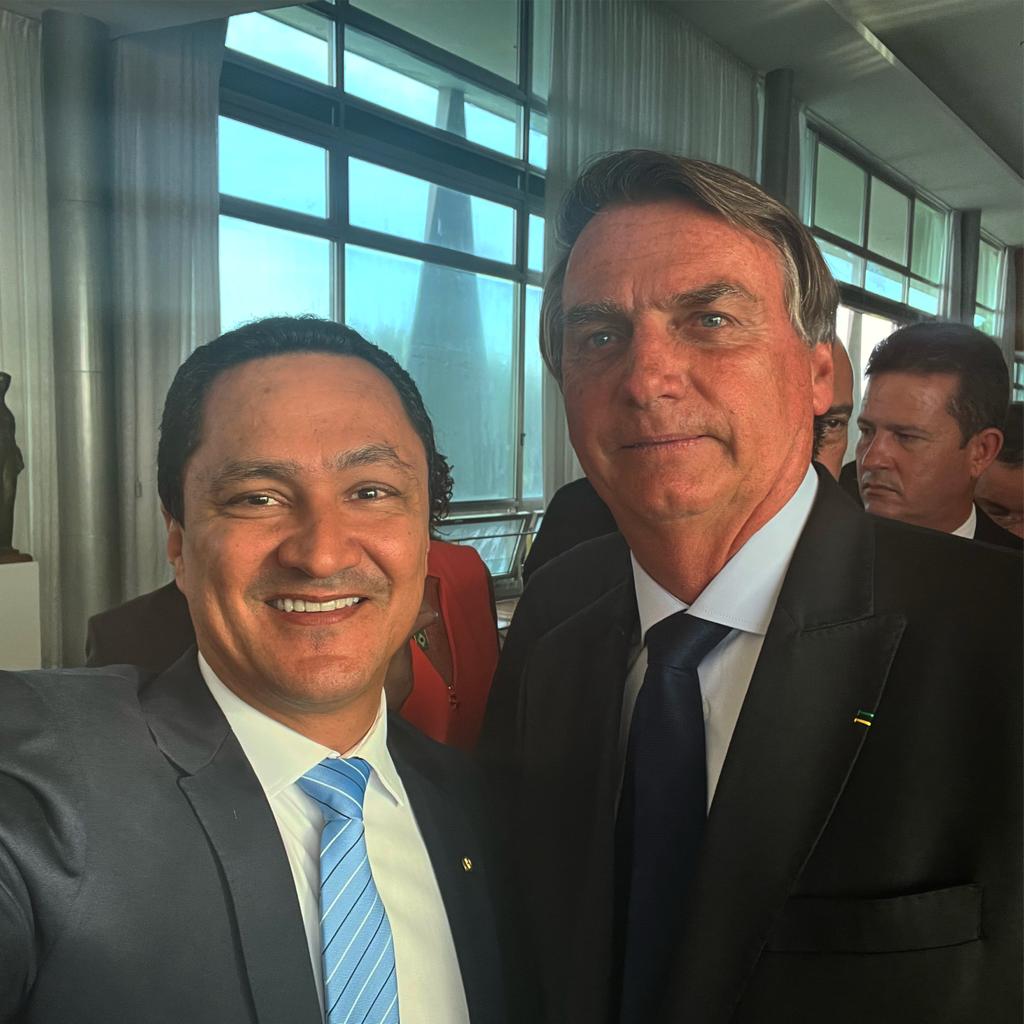 André Ferreira participa de culto ao lado de Bolsonaro na Câmara Federal e confirma presença do presidente na Marcha para Jesus André Ferreira participa de culto ao lado de Bolsonaro na Câmara Federal e confirma presença do presidente na Marcha para Jesus