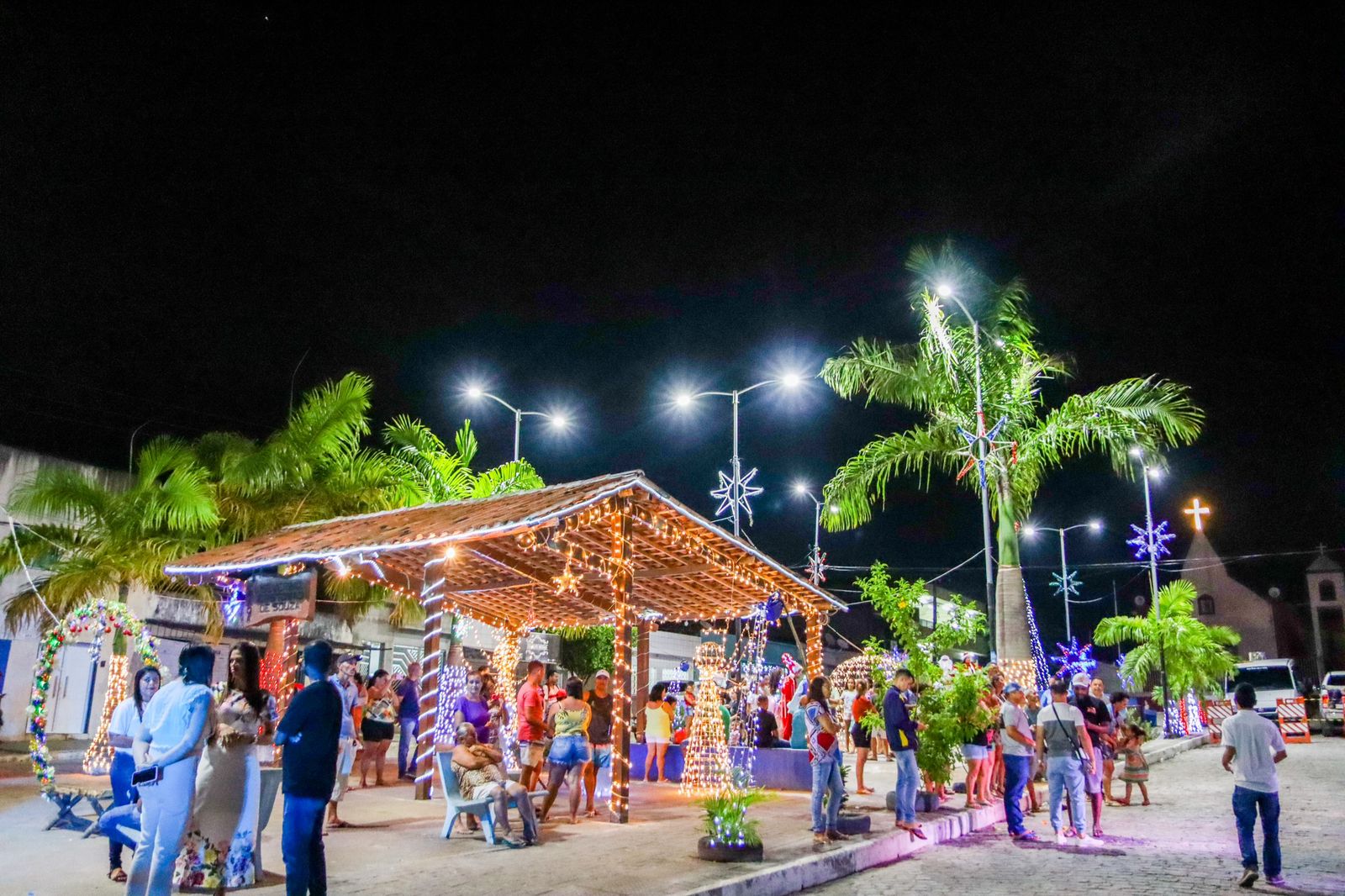 Distrito de Pirituba recebe decoração natalina e Papai Noel…..