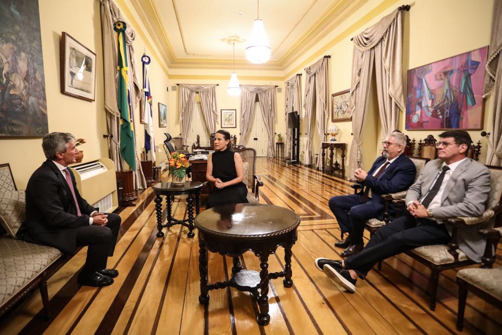 Governadora Raquel Lyra recebe o embaixador de Portugal para debater o fortalecimento das relações com Pernambuco