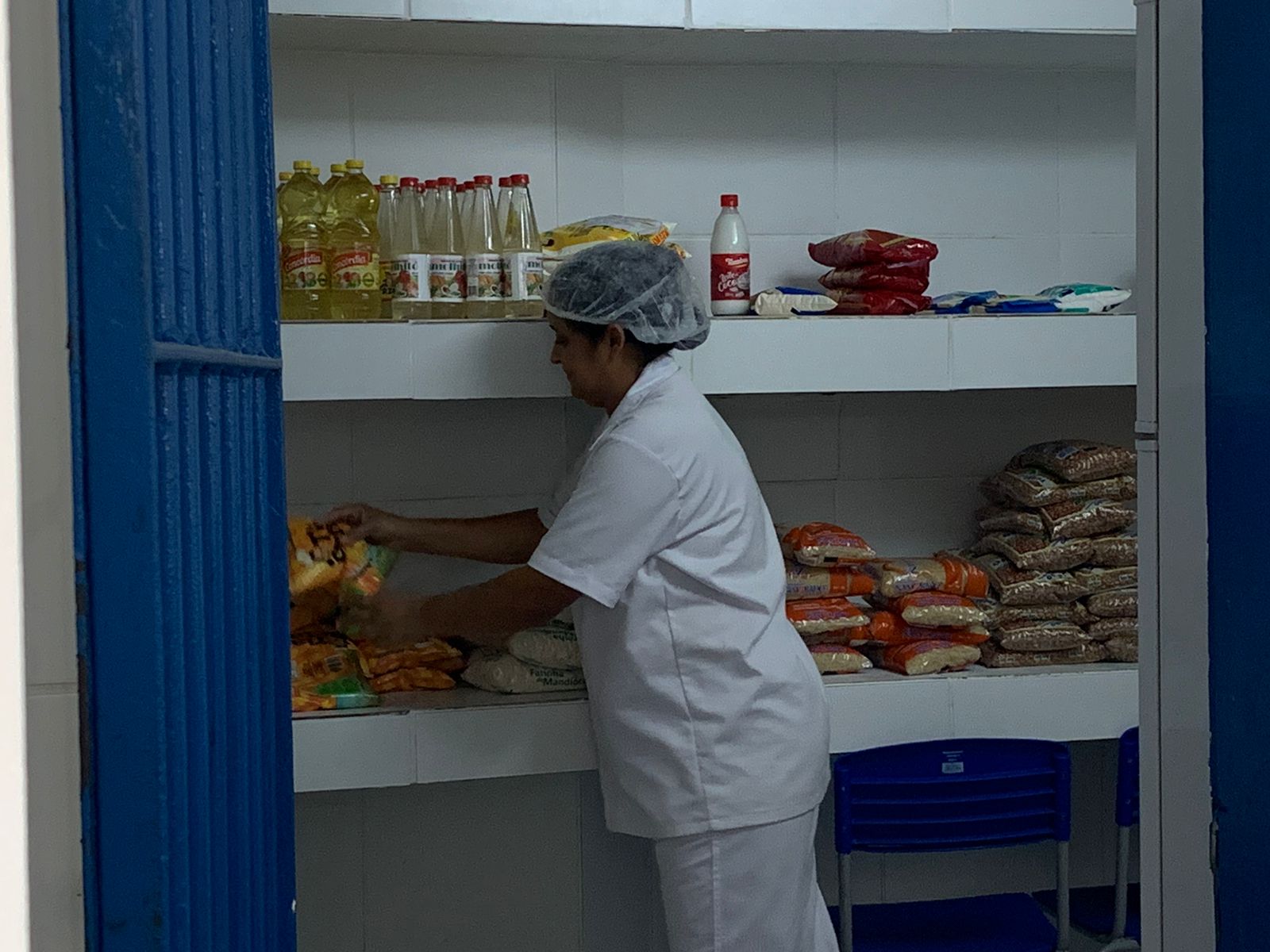 Secretaria de Educação e Esportes acompanha entrega de fardamento, material escolar e merenda nas escolas