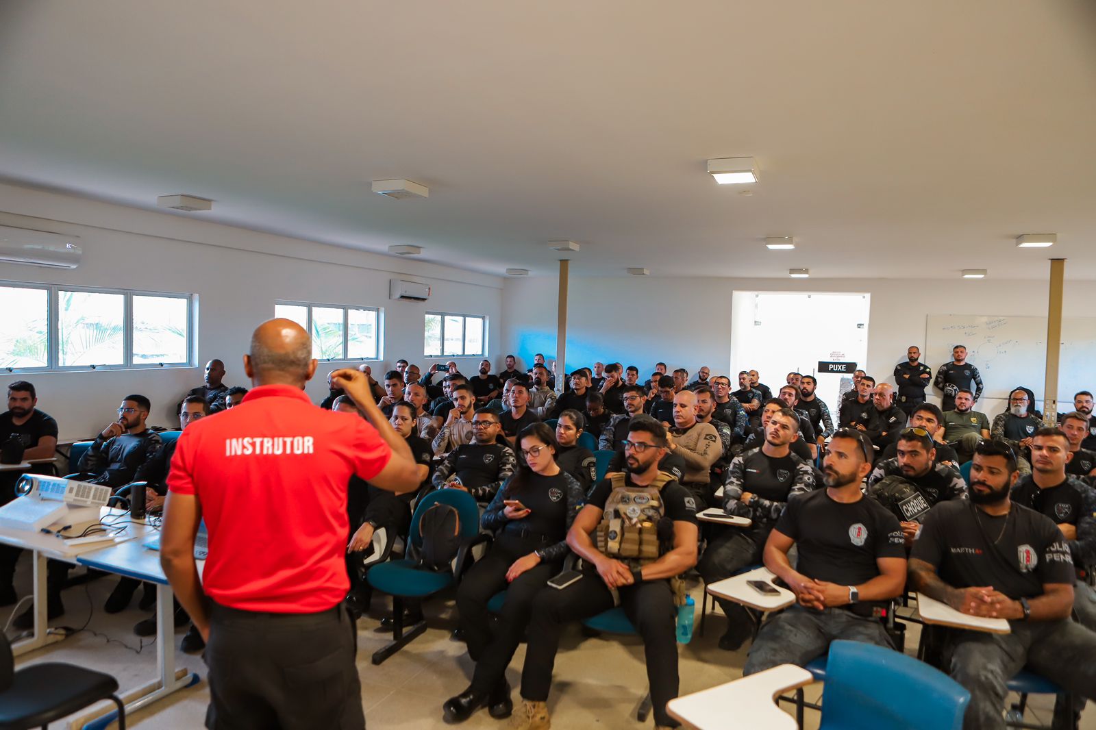 Penais de 16 estados recebem palestra sobre direitos da população LGBTQIAPN+ na Academia de Polícia Penal de Pernambuco