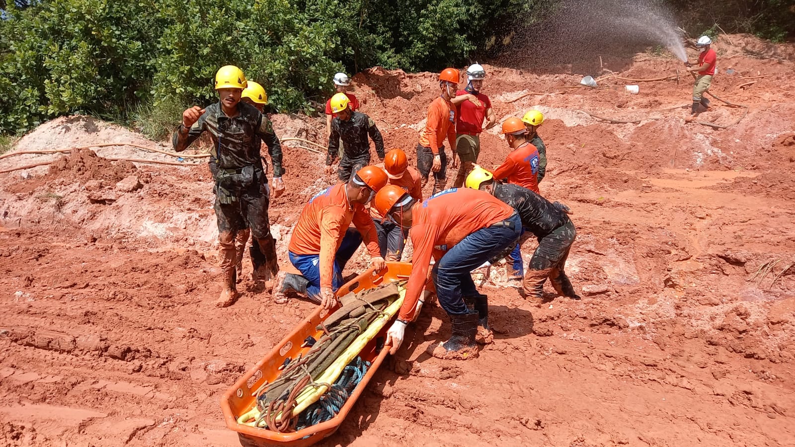 Funcionários da Defesa Civil do Jaboatão concluem capacitação sobre técnicas de salvamento