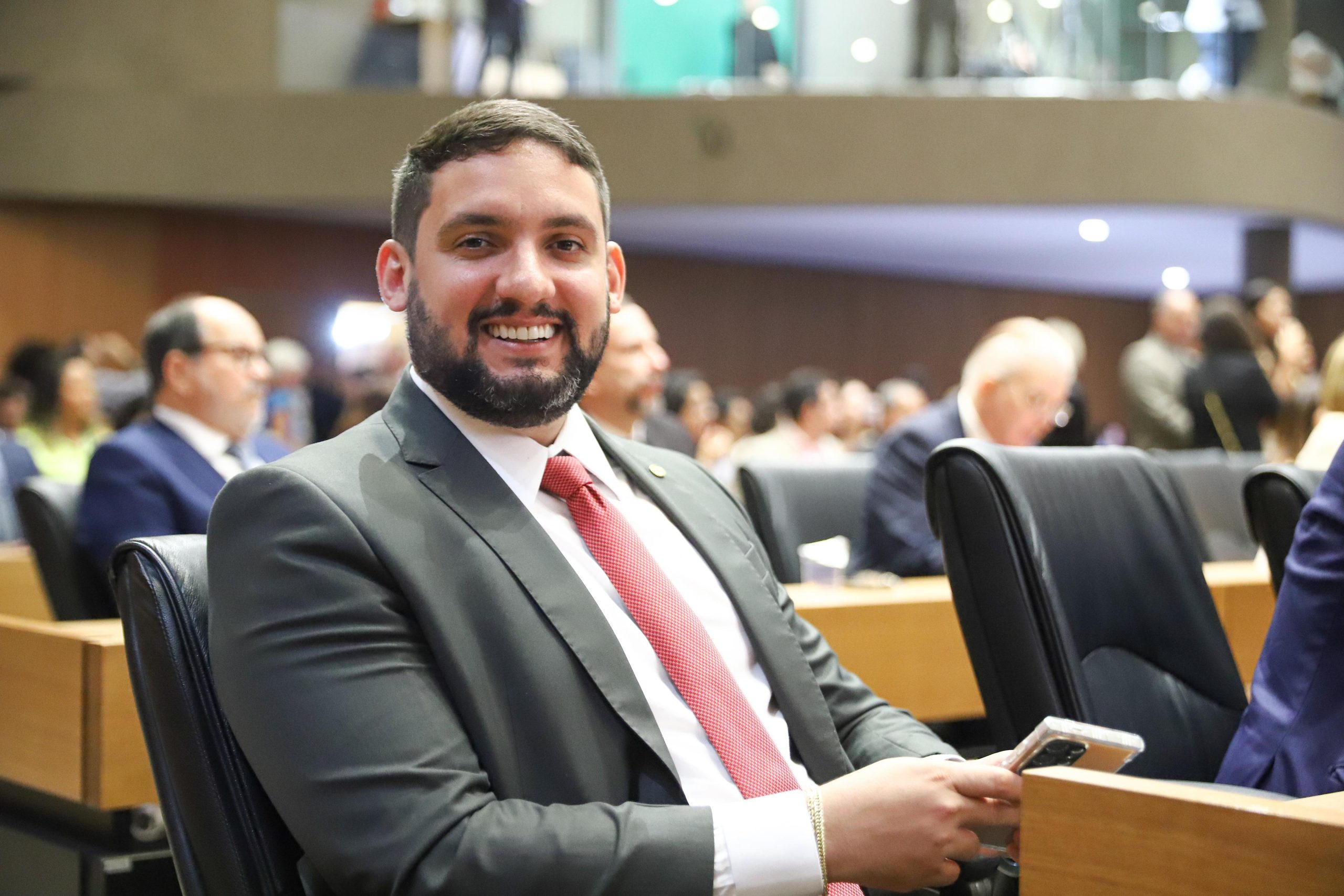 Romero Albuquerque envia projeto de lei que proíbe comércio de penas e plumas de origem animal