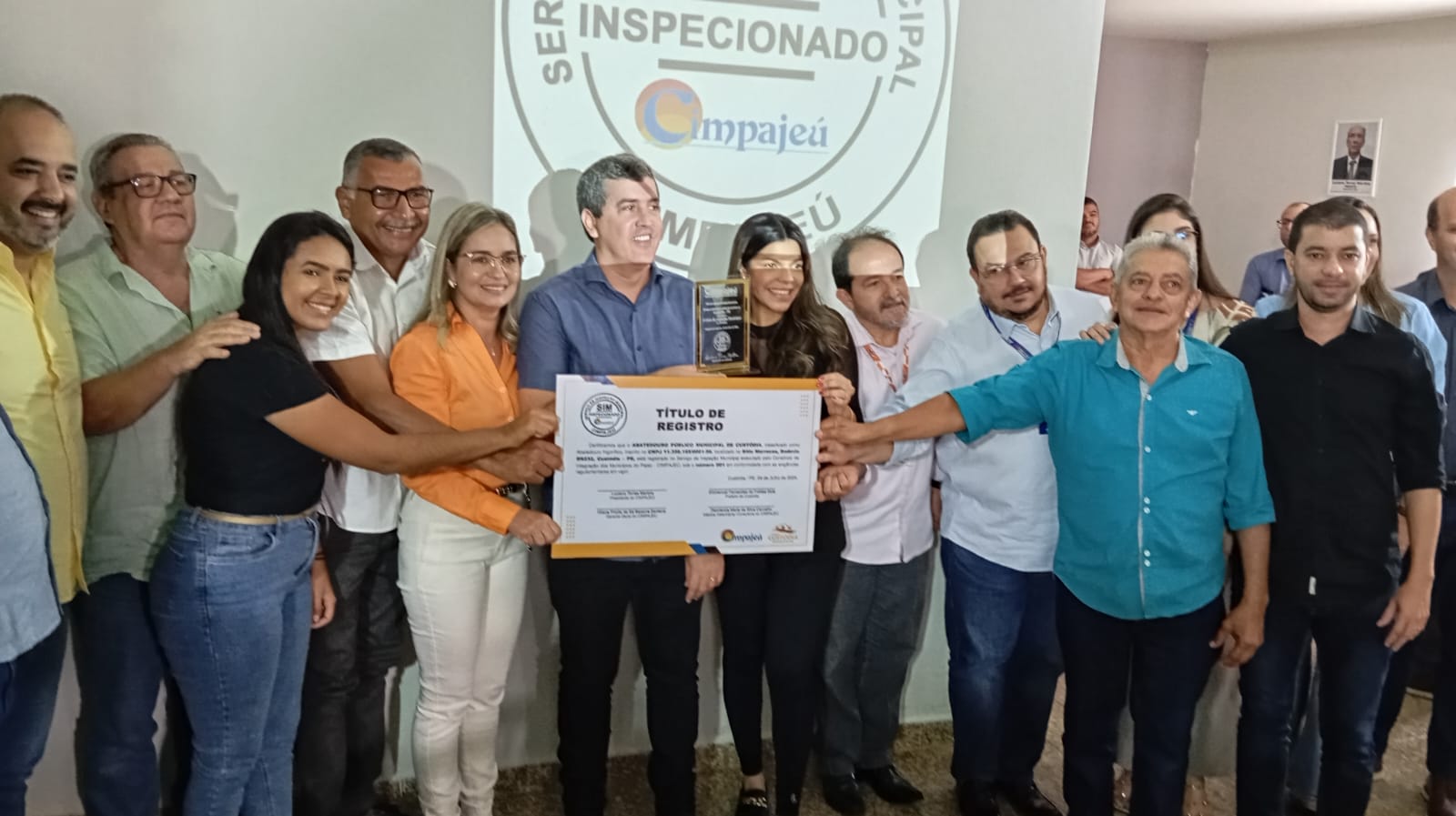CIMPAJEÚ entrega primeiro Selo de Inspeção Municipal de alimentos