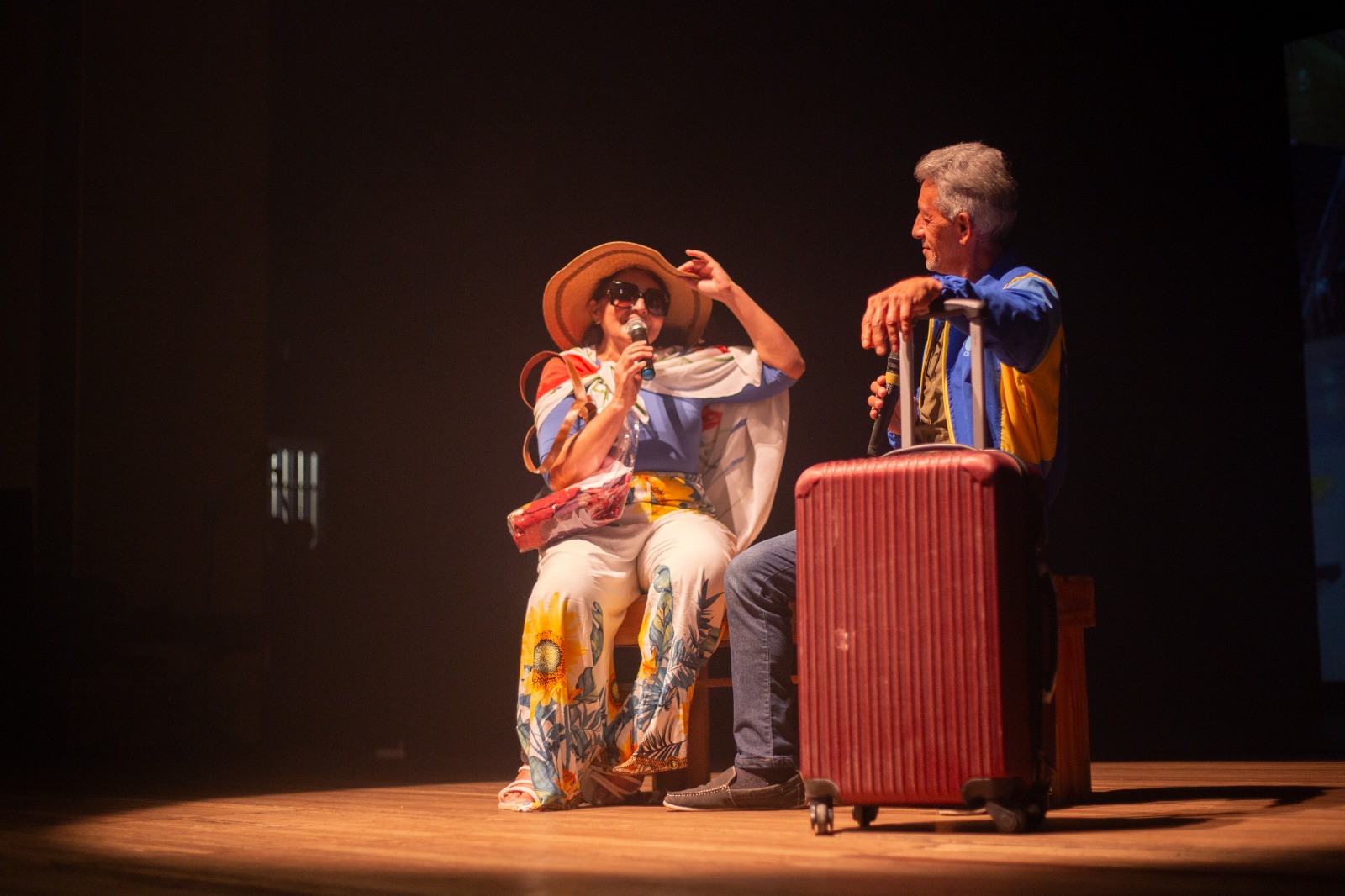 Estudantes da EJA fazem homenagem a Biliu de Campina em Noite de Talentos