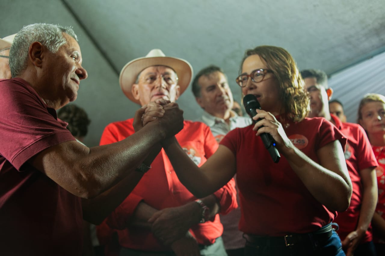 Zé Almeida e Alípio Costa fazem grande caminhada no bairro do Santo Afonso, em São Bento do Una
