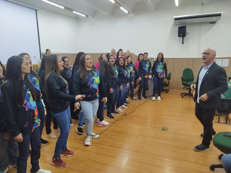 Coral de reeducandas da Penitenciária Júlia Maranhão se apresenta em evento no IFPB