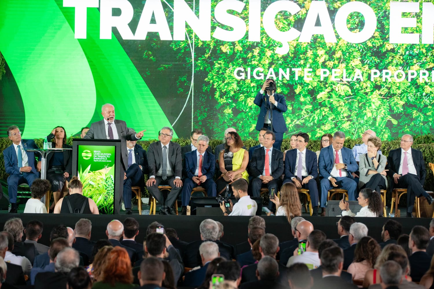 Brasil avança na transição energética com sanção da Lei do Combustível do Futuro