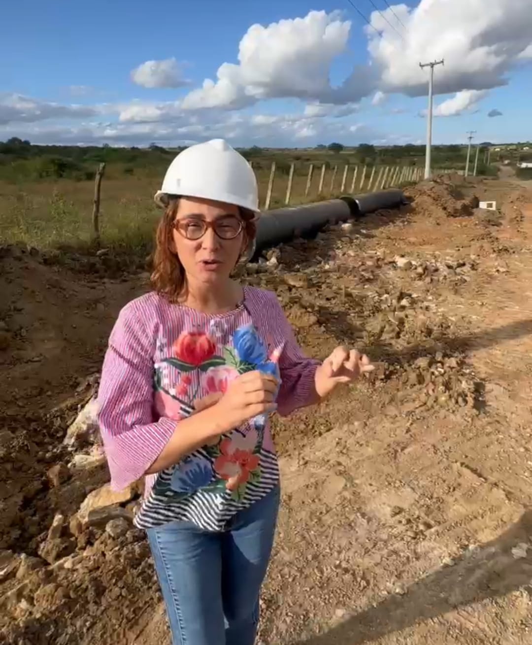 Por solicitação da Deputada Débora Almeida, obras da Adutora do agreste continuam evoluindo. A parlamentar vem acompanhando ações em Belo Jardim