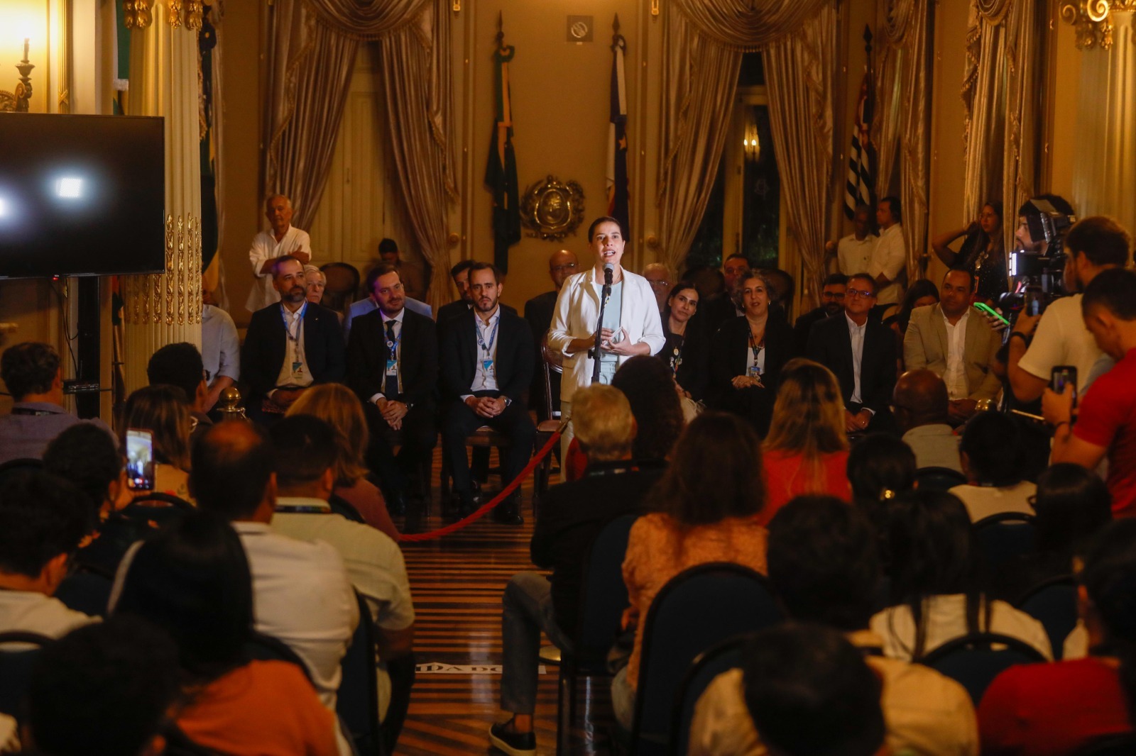 Governadora Raquel Lyra assina contratos que viabilizam a construção de 272 unidades habitacionais no Recife e em Pesqueira