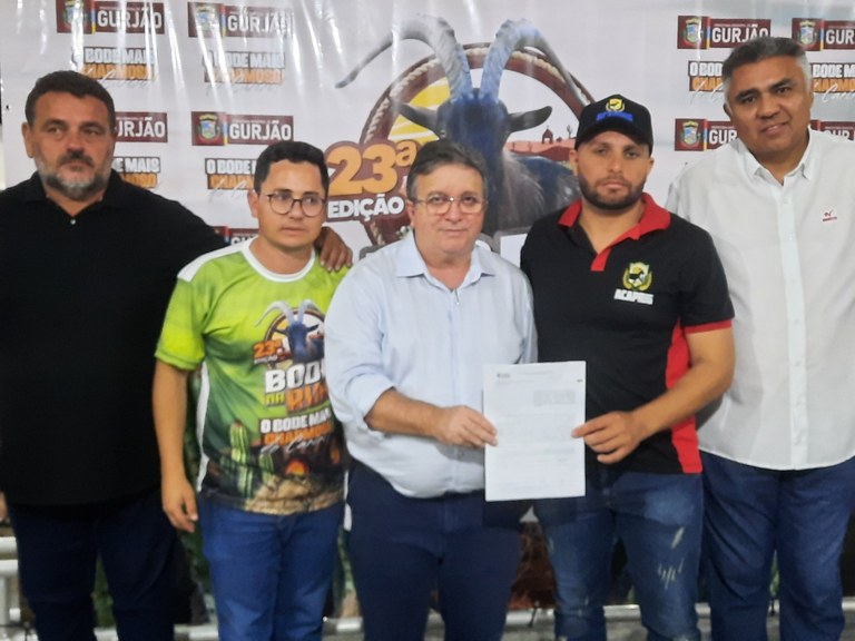 Governo faz cessão de veículos para associações, entidades e prefeituras do Cariri paraibano