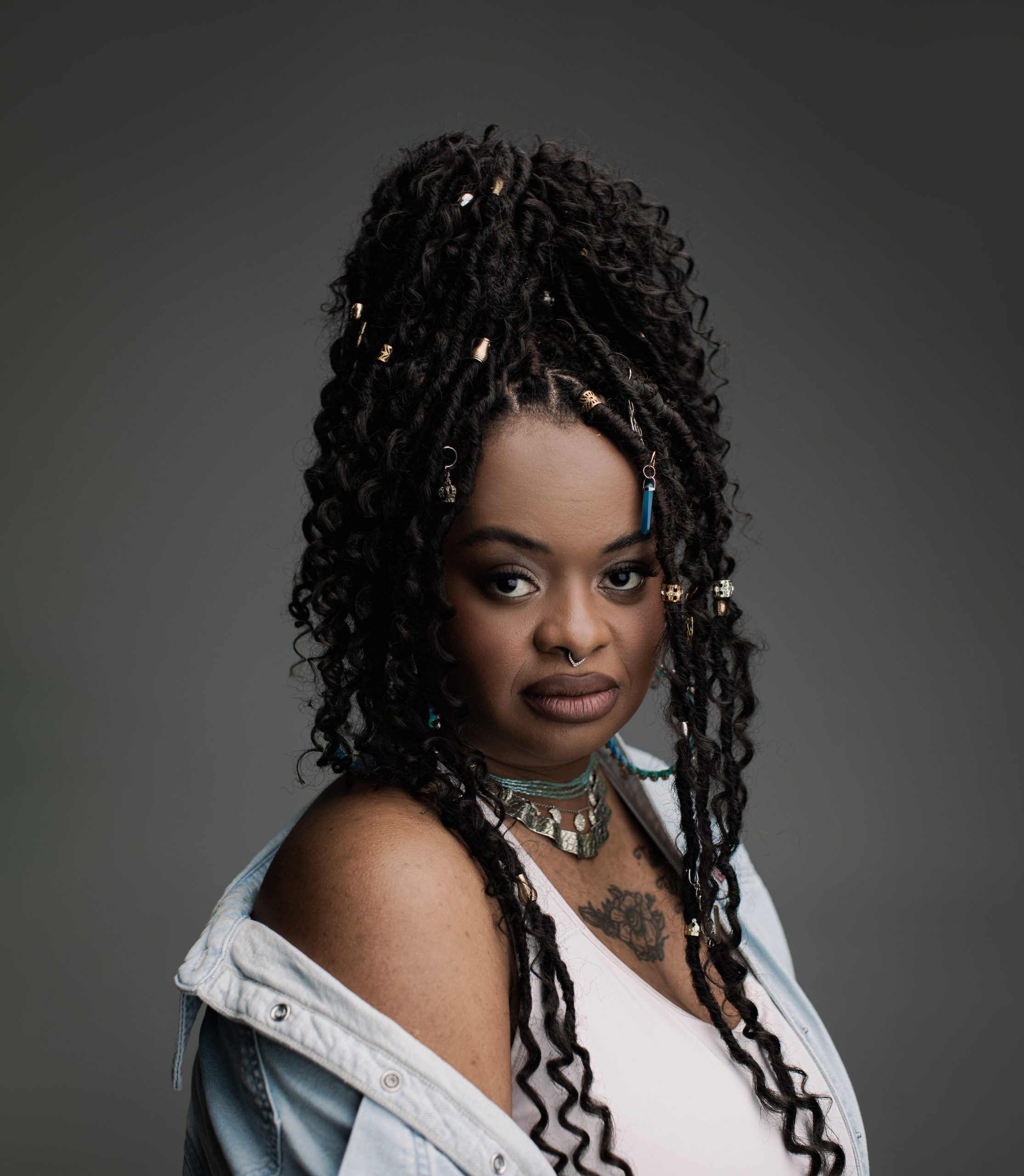 Dia da Mulher Negra Latino-americana e Caribenha tem shows de Tássia Reis e Clara Potiguara no Espaço Cultural