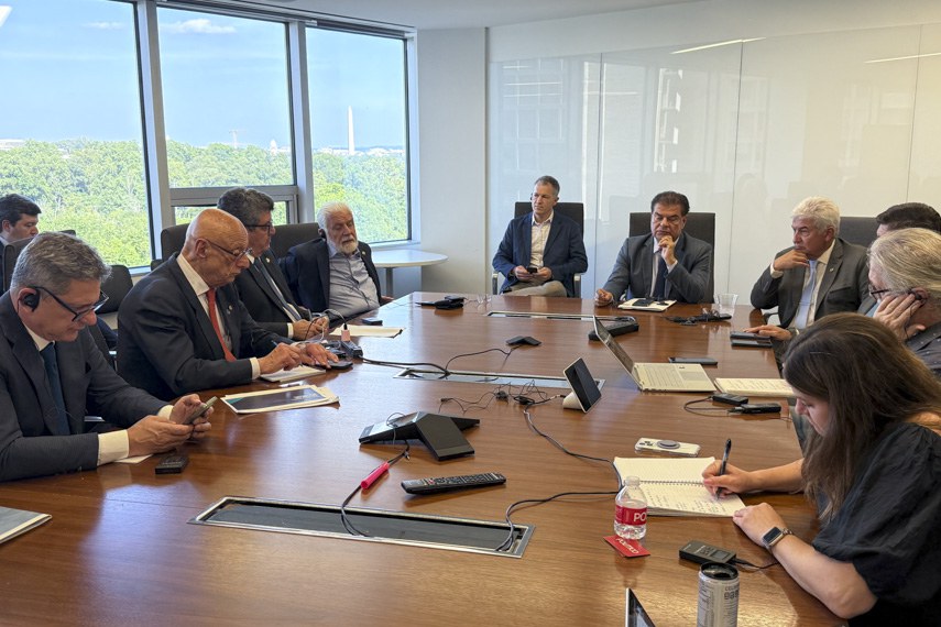 Senadores buscam apoio de parlamentares dos EUA contra tarifaço