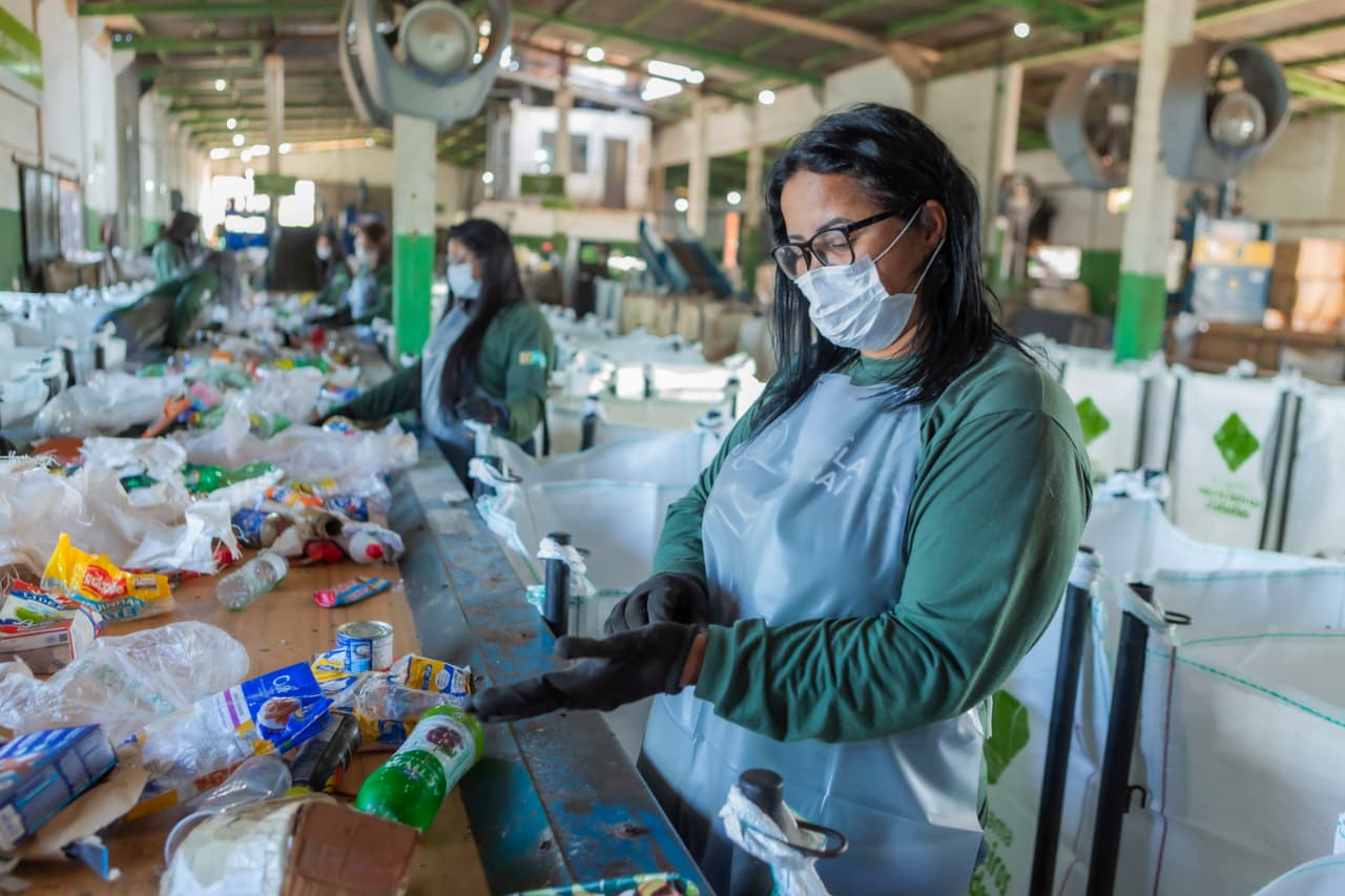 Governo de Pernambuco e Instituto Recicleiros assinam Termo de Compromisso pioneiro no Brasil para a gestão de resíduos e inclusão socioprodutiva de catadores