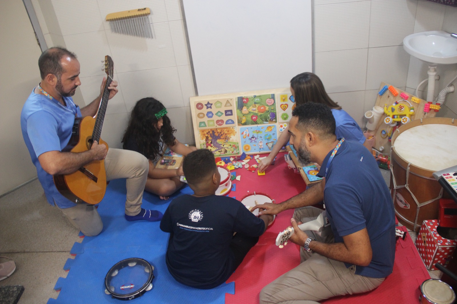Cresce procura por sessões de musicoterapia para crianças neuroatípicas no HSE   
