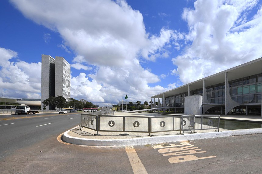 Governo projeta crescimento de 2,44% em 2026 e salário mínimo de R$ 1.631