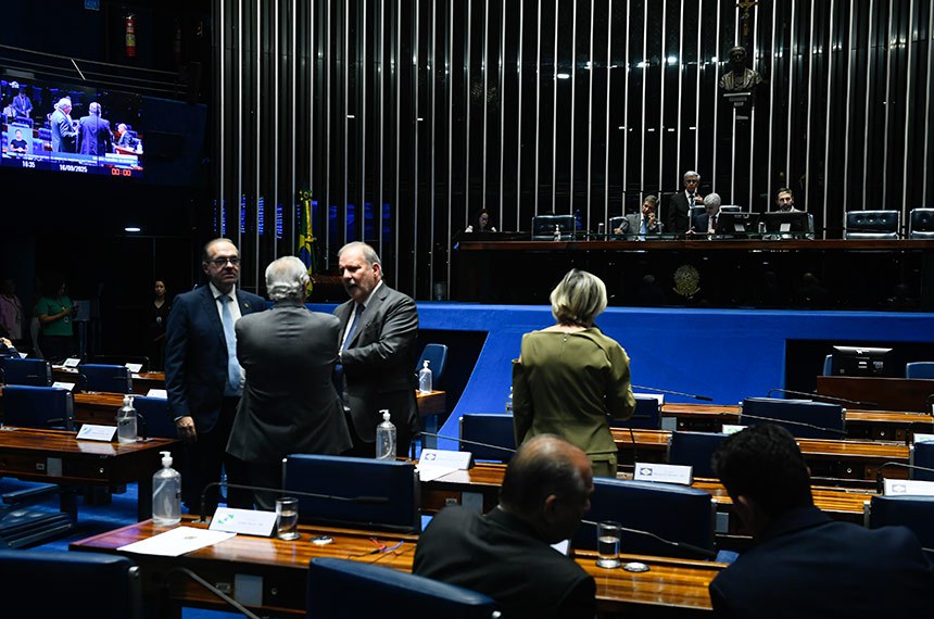 Senado aprova aumento de pena para quem oferece bebida alcoólica a menores Senado aprova aumento de pena para quem oferece bebida alcoólica a menores