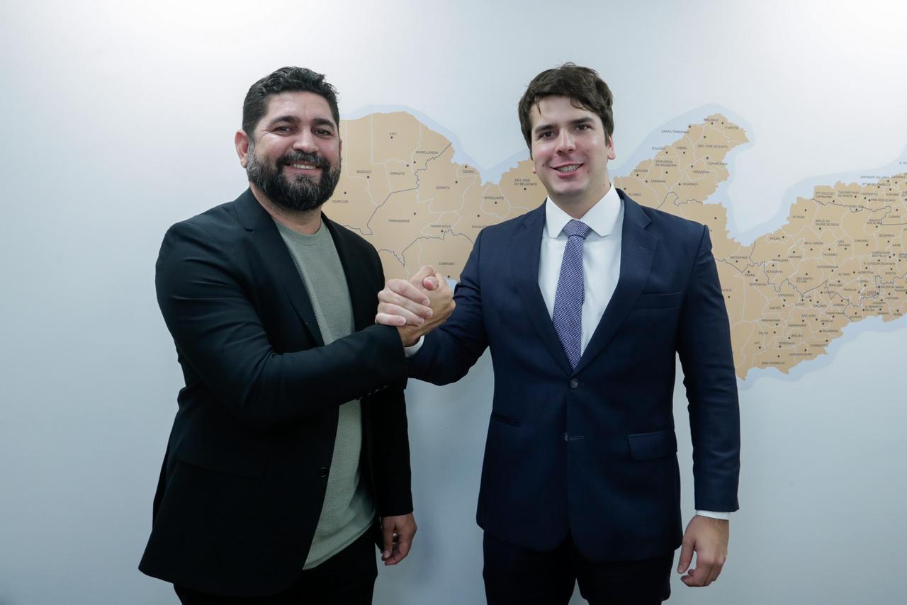 Antonio Coelho firma parceria com Daniel Alves em Jaboatão dos Guararapes