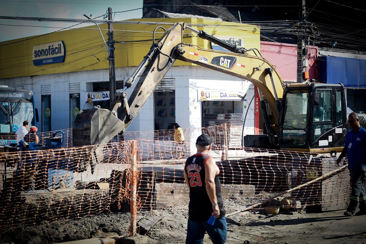 Compesa acelera obras de esgotamento sanitário em Afogados, Recife