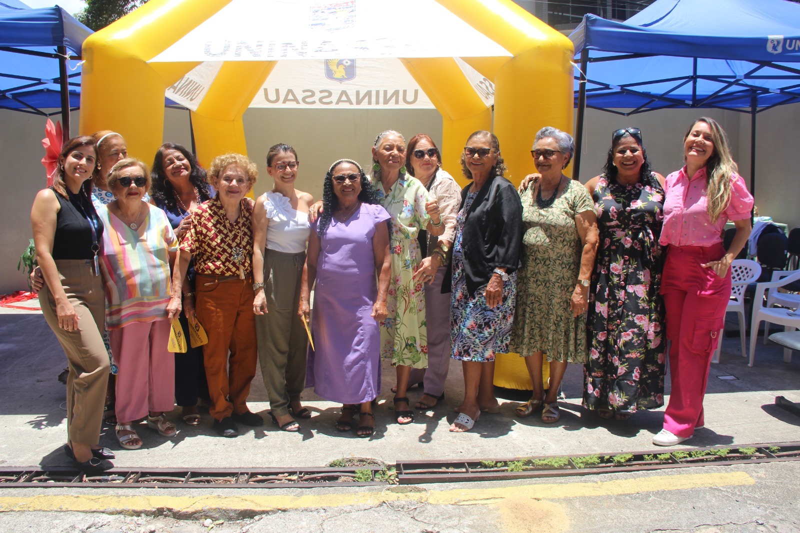Pacientes do Centro de Medicina Preventiva, do HSE, participam de desfile na Semana da Pessoa Idosa