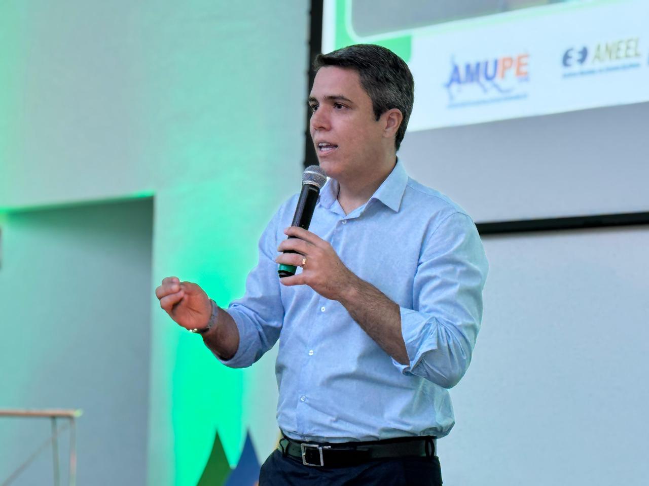 “Assumo a Amupe com o compromisso de fortalecer o apoio aos municípios pernambucanos”, diz Pedro Freitas.