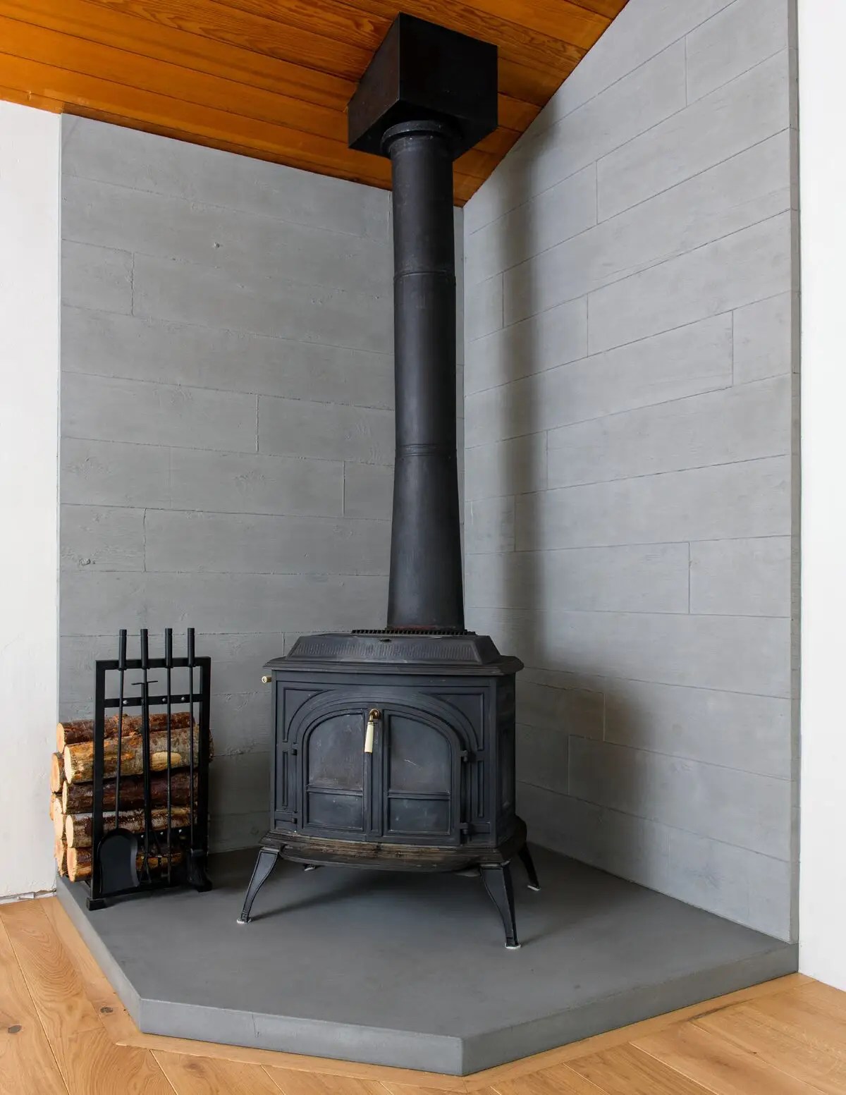 Diy Concrete Fireplace For Less Than 100 Designertrapped Com