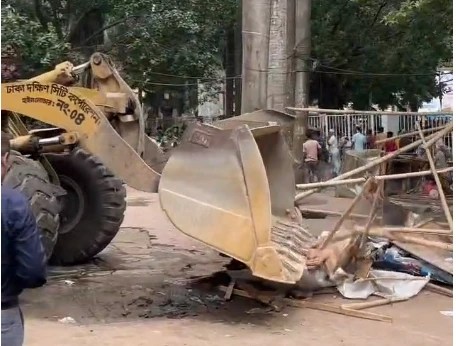 সোহরাওয়ার্দী উদ্যানে চলছে উচ্ছেদ অভিযান