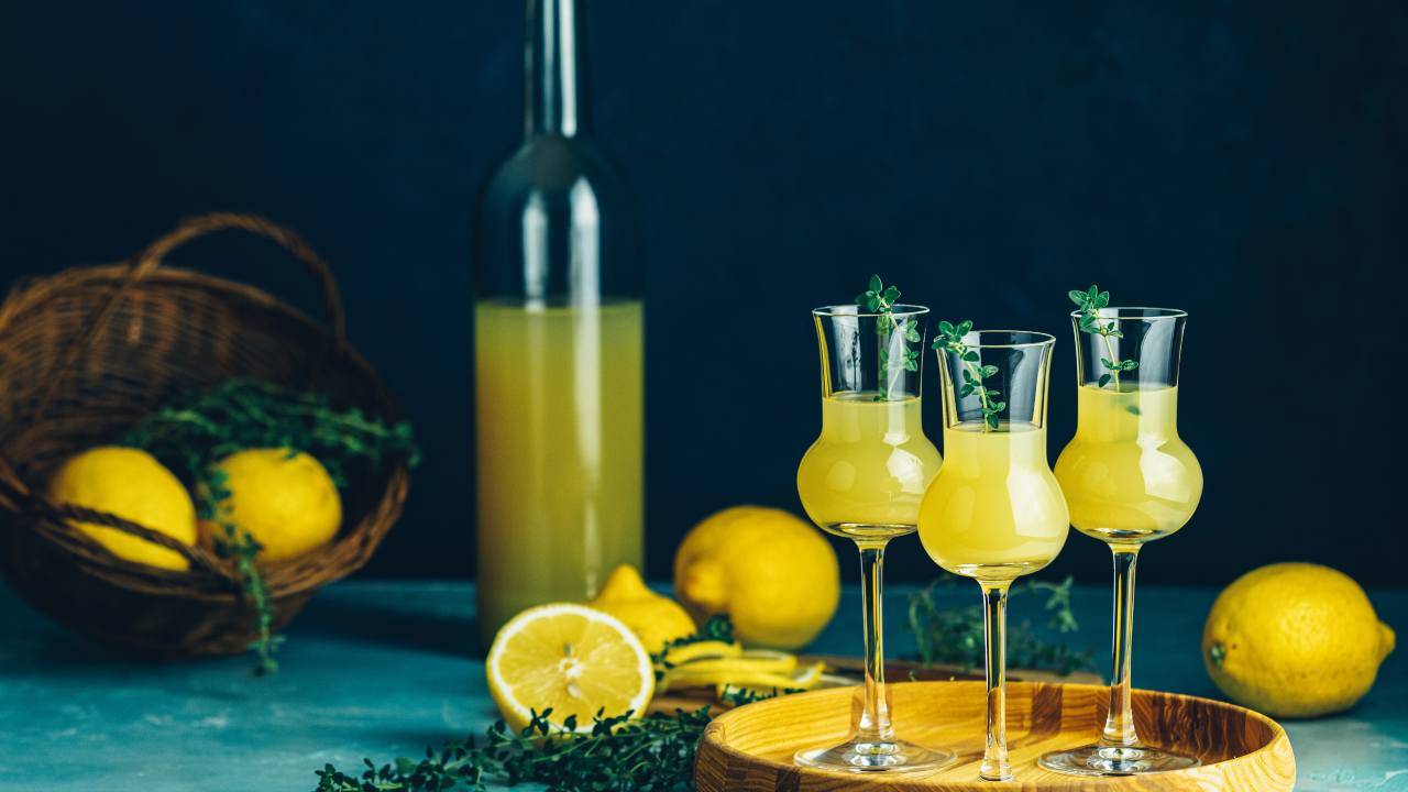 Limoncello fatto in casa - ricetta liquore | cucina preDiletta