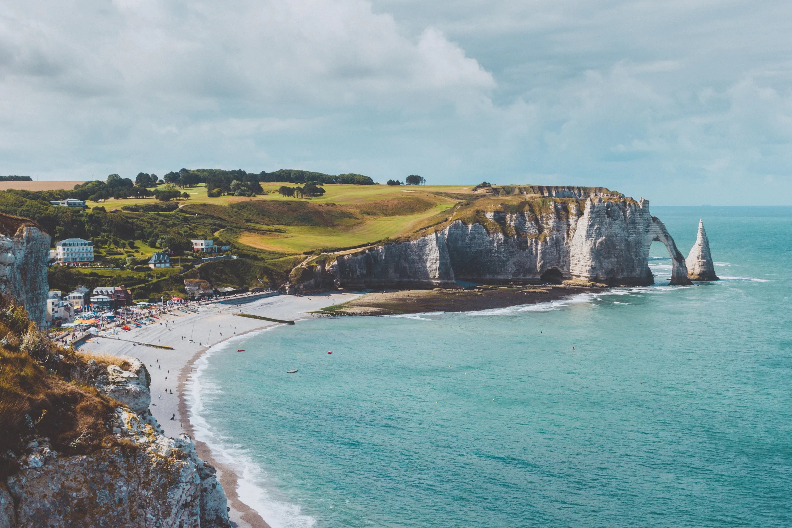 when is the best time to visit etretat