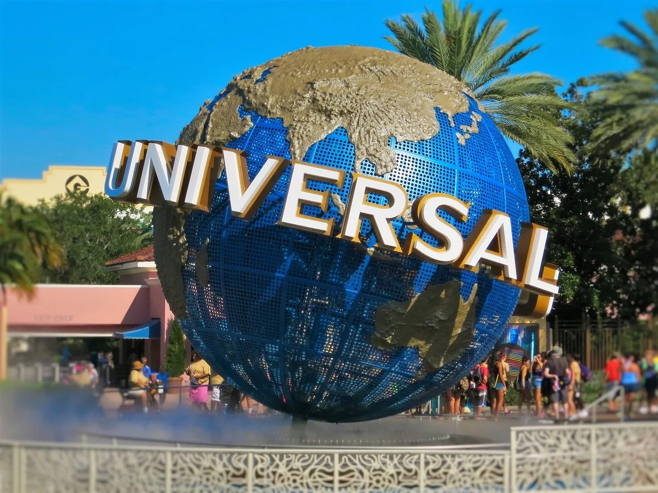 Universal Studios Singapore on a budget