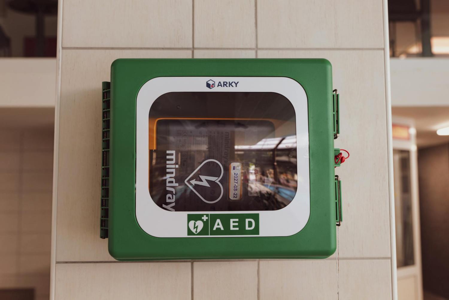 defibrilator on wall