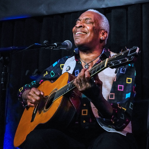 Noted folk singer Reggie Harris to perform at Upstairs at Town Hall on Oct. 11
