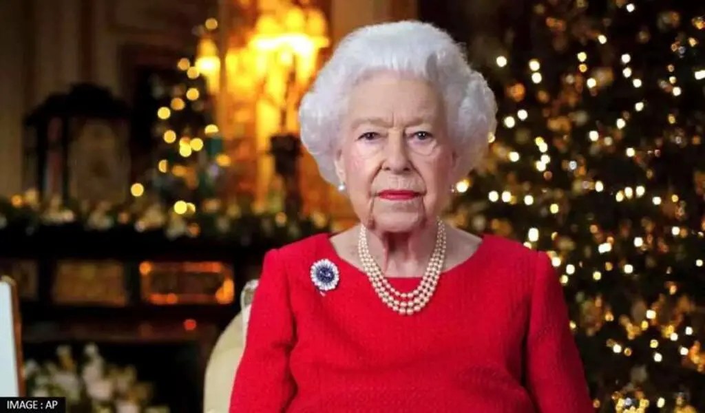 Queen Elizabeth Tests Positive For Coronavirus, Suffers Mild 'Cold-like' Symptoms - Vimarsana News