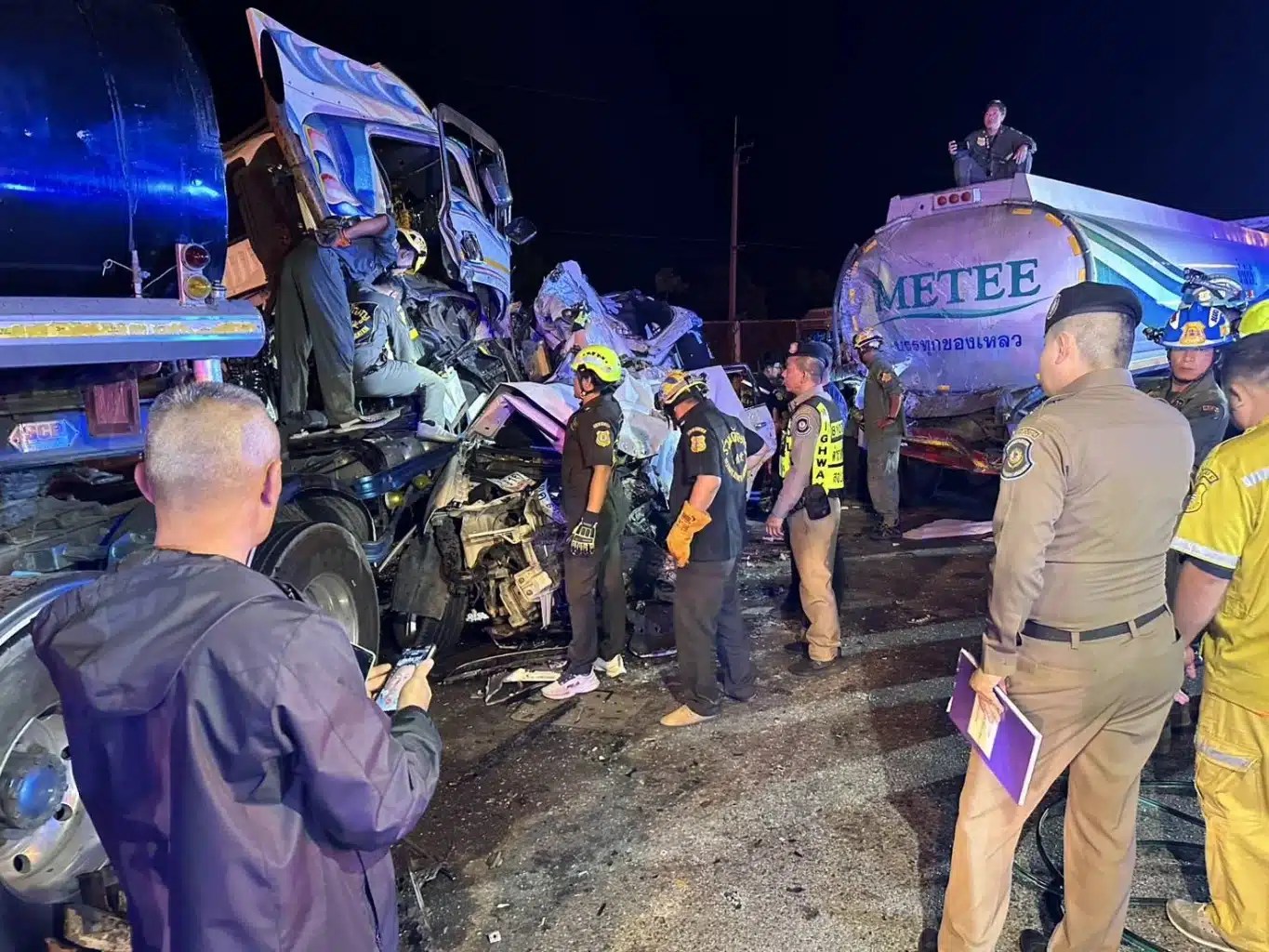 Bangkok Motorway Accident Leave Family of 8 Dead, Rescuers in Tears