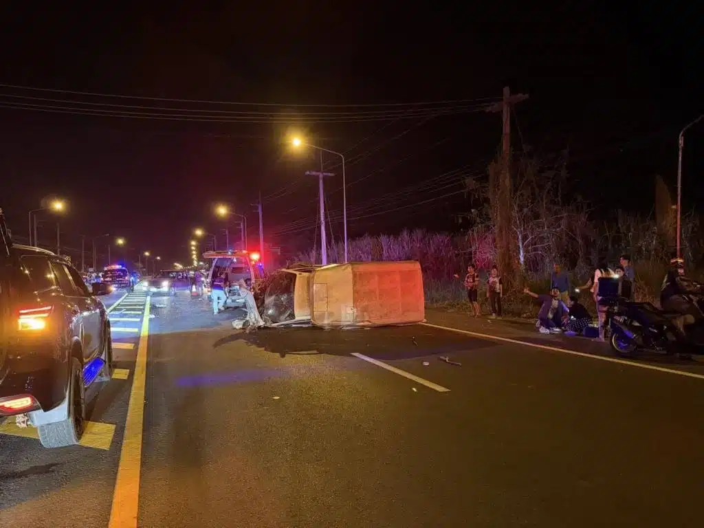 Pickup Crashes Into 2 Vehicles Killing One, Injuring Another in Central Thailand