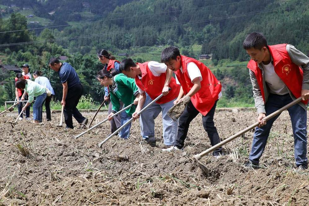 In Foreigners' Eyes: What Galvanizes Young People In A Changing China | Chiang Rai Times